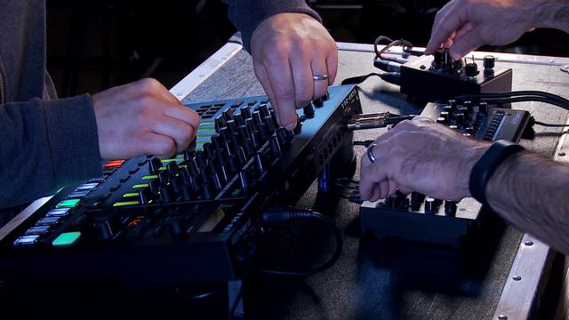 Roland SE-02 + TR-8S - Quick Jam смотреть онлайн