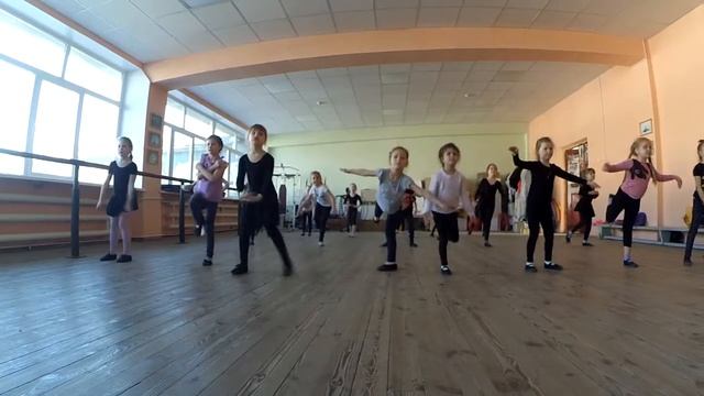 Разминка для группы Топ-топ, 5-6 лет, Эльза. смотреть онлайн