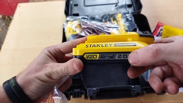 Stanley® Fatmax® V20 Brushless 3 Speed Impaxt Driver Unboxing SFMCF820D2K With 2 LiIon Battery смотреть онлайн