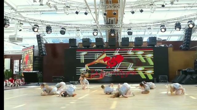 Танец "Круче всех" смотреть онлайн