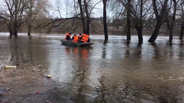 Как не утонуть во время паводка смотреть онлайн