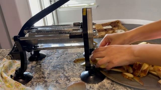 New Star Foodservice 43204 - easy French Fry cutting смотреть онлайн