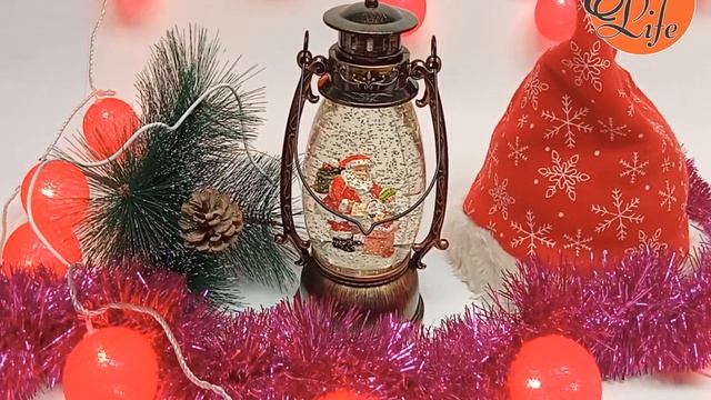 06010_Новогодний декоративный светильник с ручкой, подсветка 24.5 см. с эффектом снегопада смотреть онлайн
