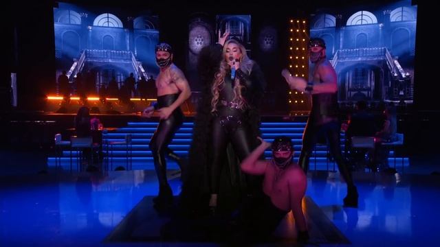 Pelo Suelto/Cinco Minutos/Todos Me Miran/Grande/Gloria (En Vivo Desde Premio Lo Nuestro... смотреть онлайн