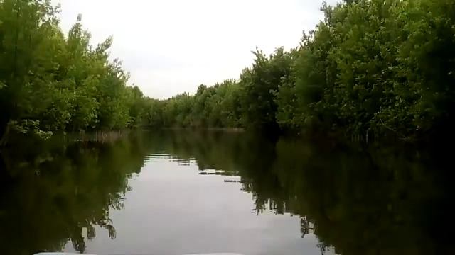 на лодке по протоке смотреть онлайн