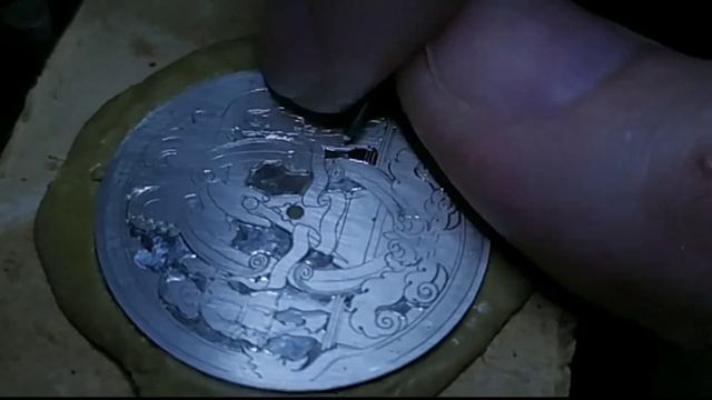 Ручная гравировка.Выборка фона,циферблат 28.5мм. смотреть онлайн