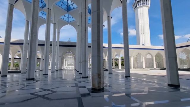 Sultan Salahuddin Abdul Aziz Mosque (Blue Mosque) - Shah Alam, Malaysia смотреть онлайн