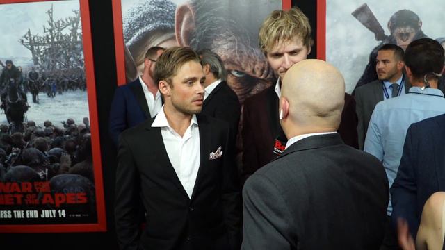 Chad Rook and Max Lloyd-Jones Live from Red Carpet - "War for the Planet of the Apes" смотреть онлайн