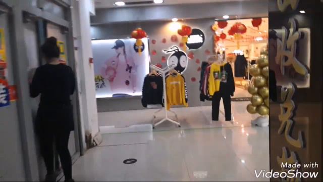 Суйфеньхэ 2019// спустился в подземку погулять// лавка сувениров смотреть онлайн