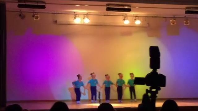 Танец Мальвины, Милана БОИТСЯ выступать смотреть онлайн