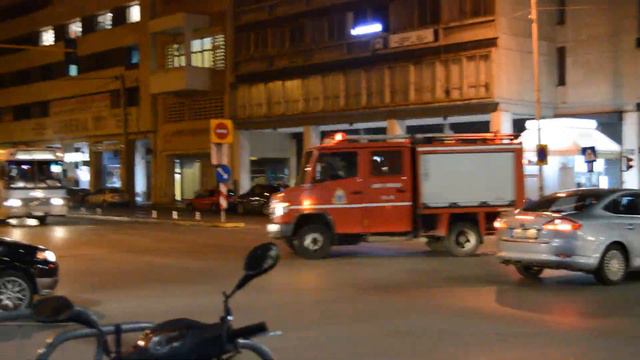 Звук сирены пожарной машины в Салониках смотреть онлайн
