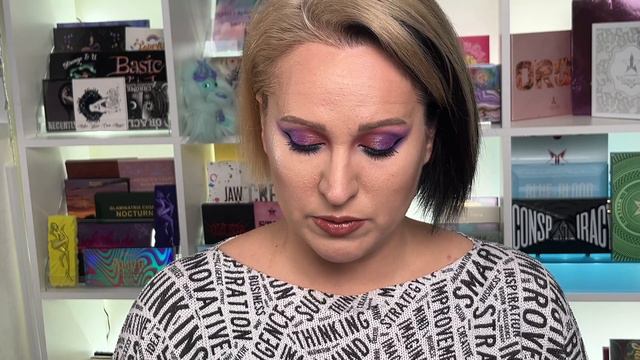 Сравнение Parisa Glamour Glaze и Jeffree Strar Psychedelic Circus смотреть онлайн