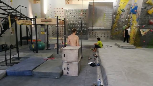 Подготовка к Ninja Warrior на скалодроме Limestone смотреть онлайн