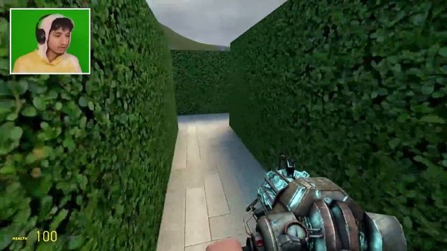Stuck in a MAZE with SCARY COSTUME MAN! - Multiplayer Garry's Mod Gameplay смотреть онлайн