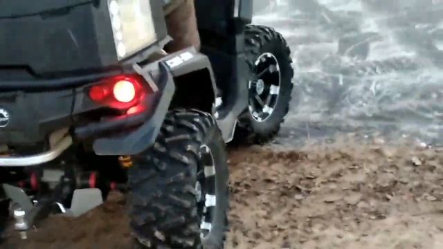Дрифт на льду пруда на урале и квадрике BRP. Часть 3. смотреть онлайн