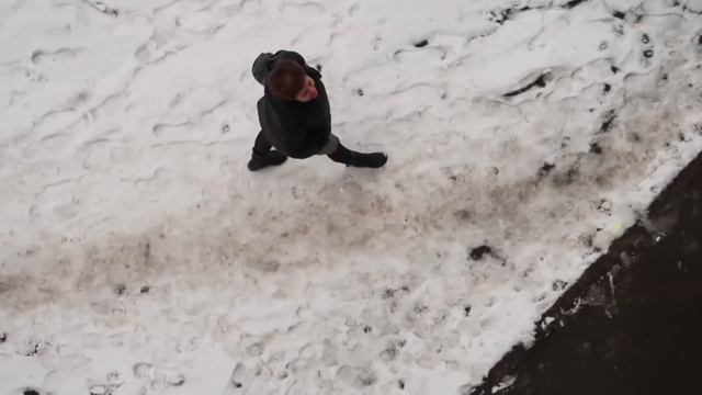 РЫБАЧУ НА ЛЮДЕЙ С БАЛКОНА! смотреть онлайн