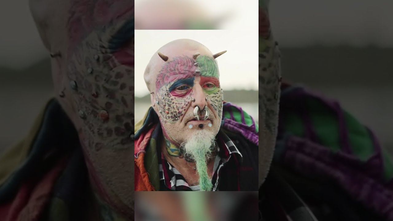 Человек-попугай отрезал себе уши, чтобы стать похожим на птицу смотреть онлайн