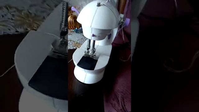 Намотка нити на шпульку для мини швейной машинки смотреть онлайн