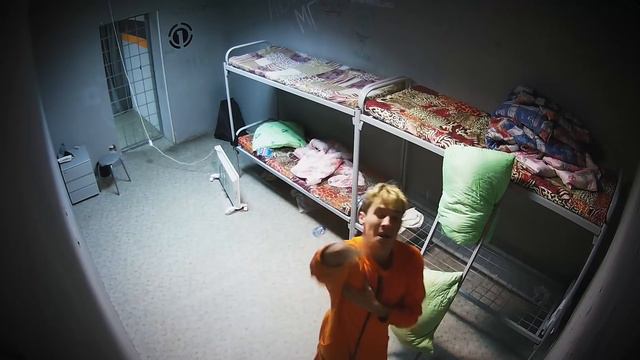 Охрана выбрала смертника смотреть онлайн