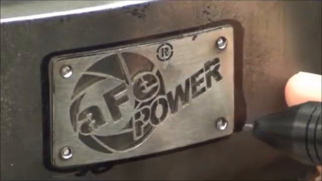 Импульсно-дуговая сварка стального шильдика к корпусу оборудования аппаратом Orion 250s смотреть онлайн