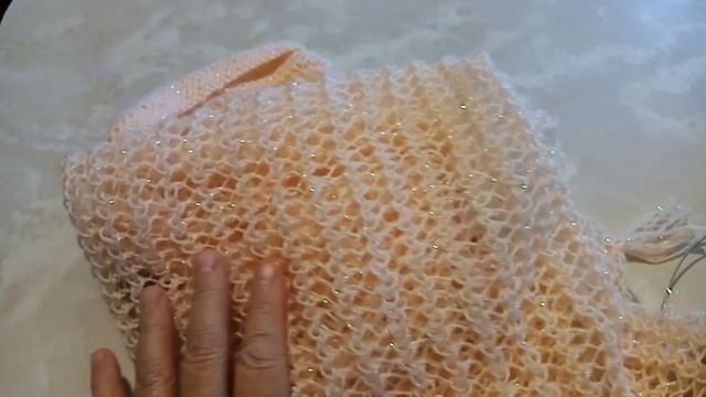 Шапка и шарф спицами. Обзор. Вязание для начинающих. смотреть онлайн