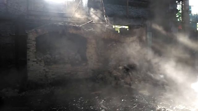 Разрушаем печь, краном !!!!! Ужас смотреть онлайн
