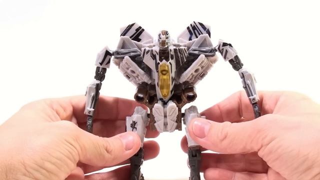 Video Review of the Transformers Dark of the Moon; Deluxe Class Starscream смотреть онлайн