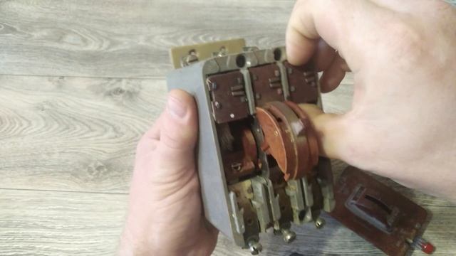 Антуражный ретро автомат с надписью РСФСР на 12.5 А|АВТОМАТИЧЕСКИЙ ВЫКЛЮЧАТЕЛЬ ВЕСОМ 1200 грамм смотреть онлайн