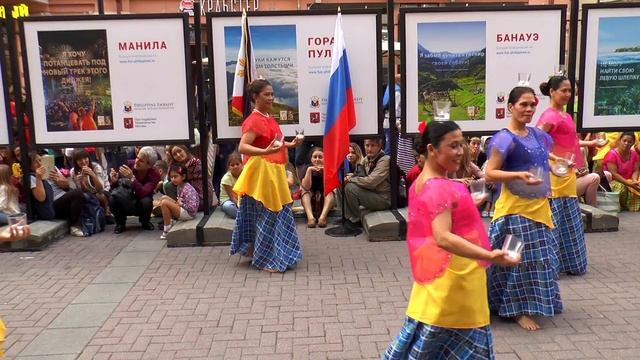 ФИЛИППИНСКИЕ ТАНЦЫ НА АРБАТЕ. смотреть онлайн