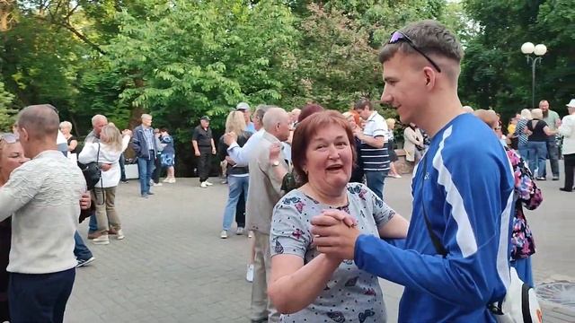 4.06.23г. "ОДИНОКАЯ ГАРМОНЬ"...в Гомельском парке на танцполе... смотреть онлайн