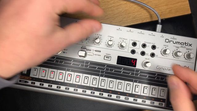 Roland TR-06 Sound Demo (no talking) – Instruments, Parameters & FX-Variations Walkthrough смотреть онлайн