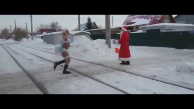Новогодние приколы под музыку смотреть онлайн