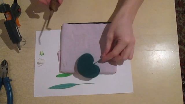 1) Подснежник.Цветок из ткани своими руками./1 часть/Мастер класс/ смотреть онлайн