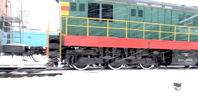 ГЖД ЧМЭ3-3205 со снегоуборочной машиной СМ2Б, станция Киров смотреть онлайн