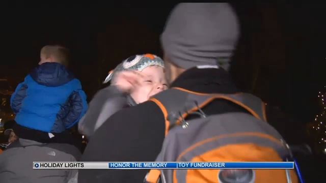 Tree lighting ceremony in Acacia Park смотреть онлайн