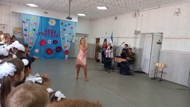 Выступление в школе на день учителя. Сделала подарок учителям в прошлой школе.?? смотреть онлайн