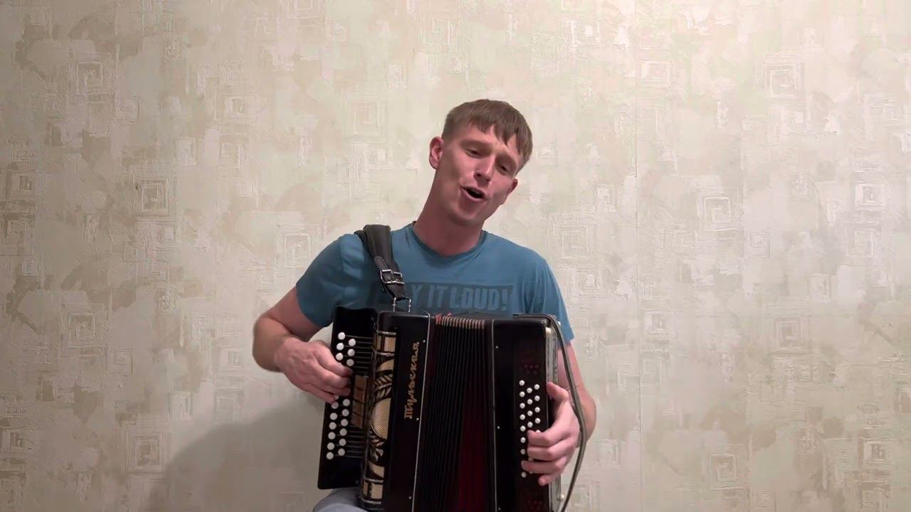 Рюмка водки на столе. Григорий Лепс