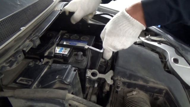 Замена АКБ на Ford Focus 2 смотреть онлайн