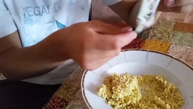 Обзор и сравнение бич лапши, Ролтон Vs Биг ланч Vs Ролтон коробка 2016