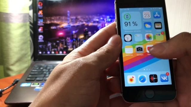 iOS 14 на SE ,новая звонилка и двойной экран(Первое знакомство и впечатление.) смотреть онлайн