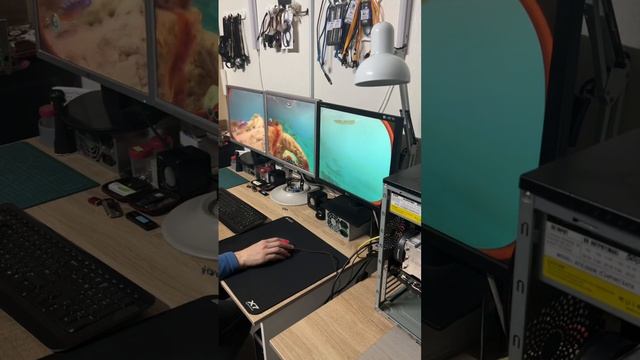 Subnautica на трёх мониторах смотреть онлайн