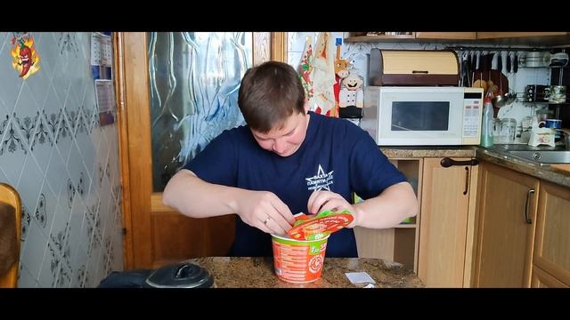 SHRIRACHA Ramen Noodle Soup со вкусом говядины