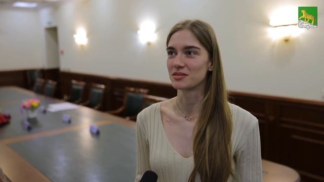 Ключи от квартир на Фирсова, Калинина и Стрельникова вручили детям-сиротам во Владивостоке. смотреть онлайн