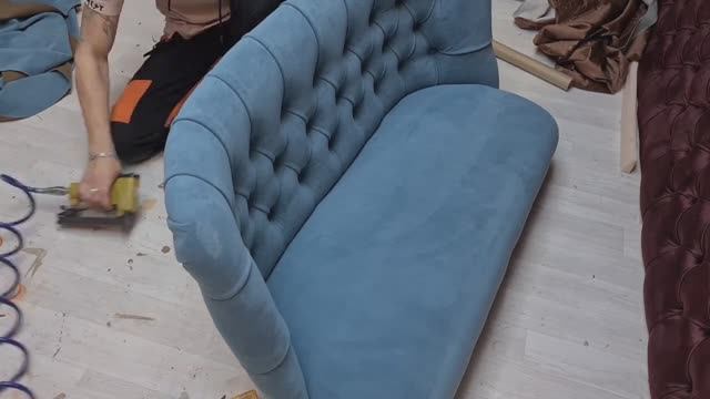 Диванчик в каретной стяжке своими руками. Делаем диванчик с гнутой спинкой. Диванчик мягкий DIY смотреть онлайн