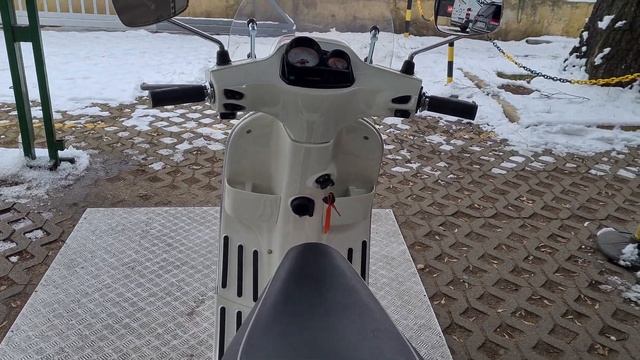 Piaggio Vespa 50 Armed Bike Warszawa смотреть онлайн