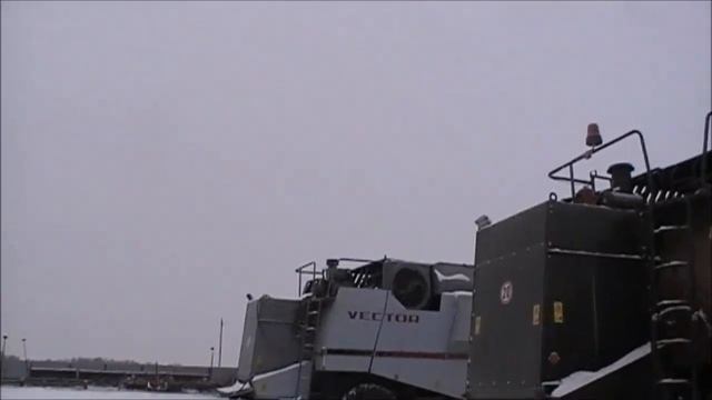 VECTOR 410 Попытка выезда на обмолот смотреть онлайн