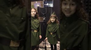 Дети поют « Синий платочек»