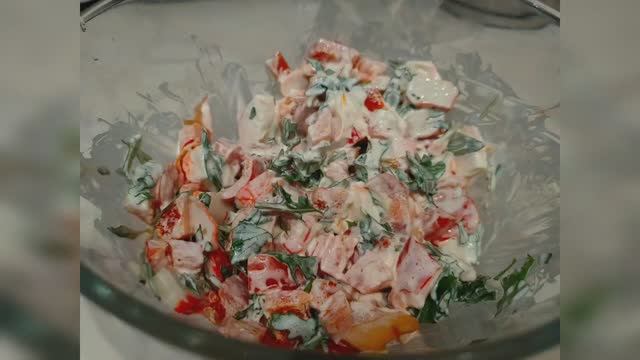 ВКУСНЫЙ КРАБОВЫЙ САЛАТ,НА СКОРУЮ РУКУ смотреть онлайн