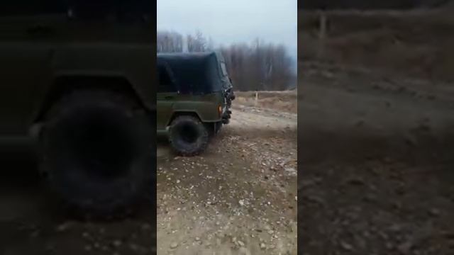 УАЗ застрял на ровном месте =) смотреть онлайн