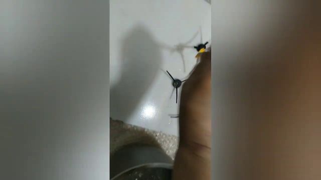 Проверка лайфхака по восстановлению боковых щёток роботов пылесосов. А вдруг сработает? смотреть онлайн